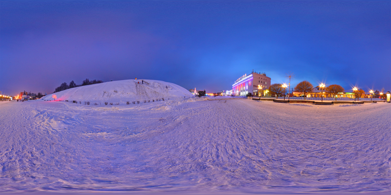Дмитров. Советсткая площадь. Аллея